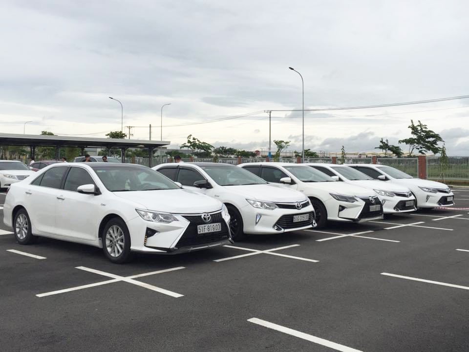Dịch vụ xe 4 chỗ đi sân bay Tân Sơn Nhất từ Phú Nhuận tại Thuê xe Huy Đạt
