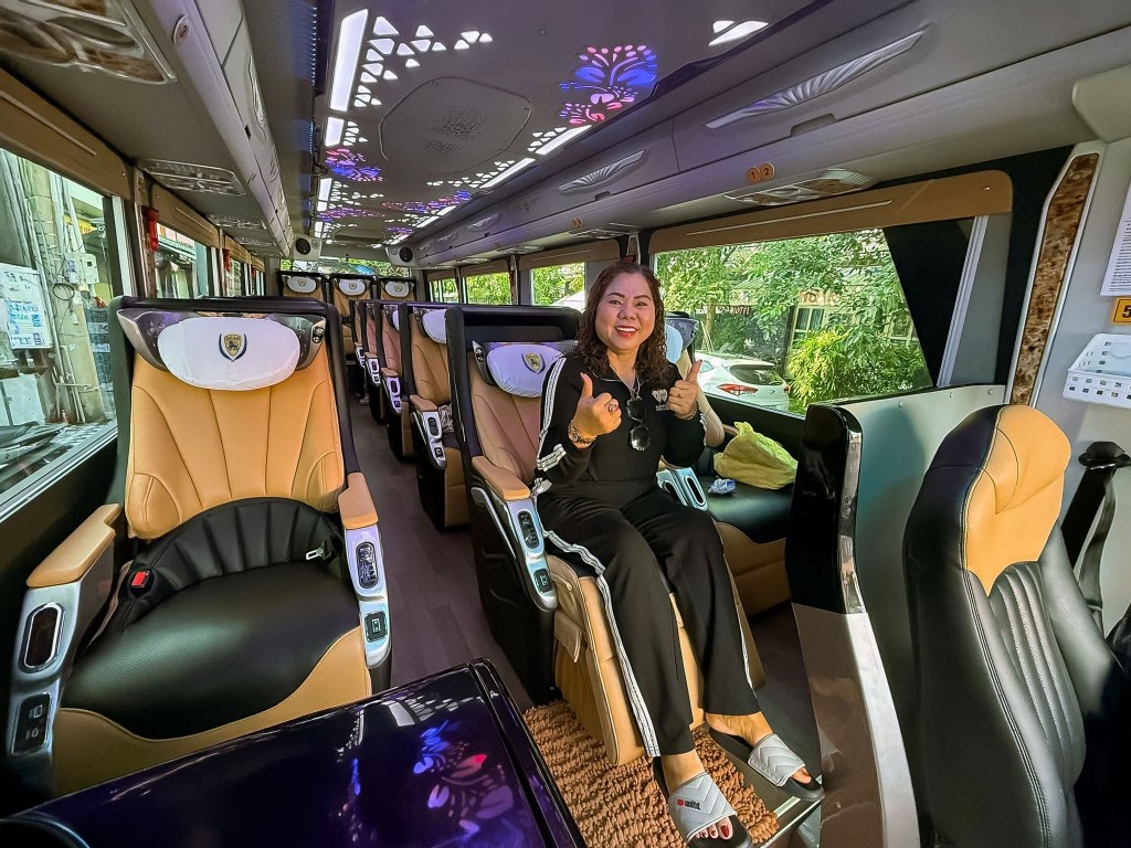 Giá thuê Xe Limousine 19 Chỗ Đi Châu Đốc chi tiết